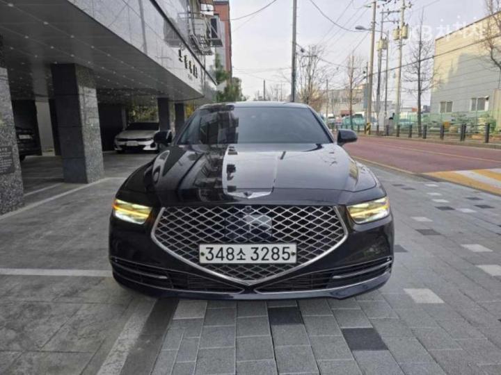 Genesis G90 3.3T GDi AWD Premium Luxury 2