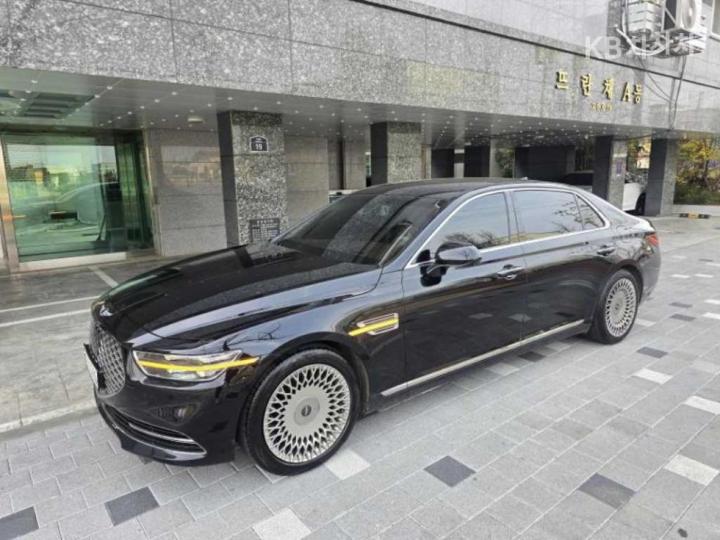 Genesis G90 3.3T GDi AWD Premium Luxury 3