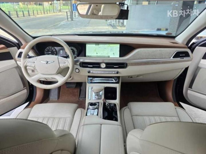 Genesis G90 3.3T GDi AWD Premium Luxury 10