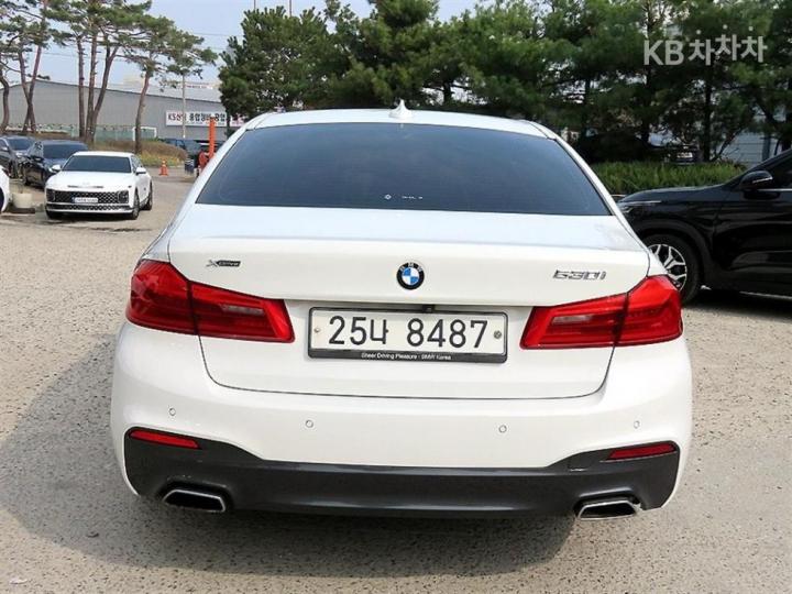 BMW 5 Series G30 530i xDrive M Sport 5