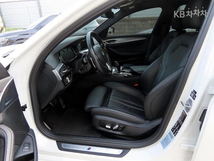 BMW 5 Series G30 530i xDrive M Sport 6