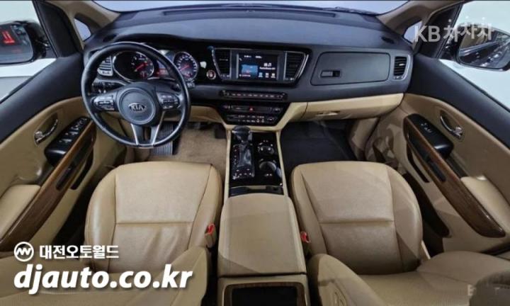 Kia Carnival 2.2 Diesel Prestige 8