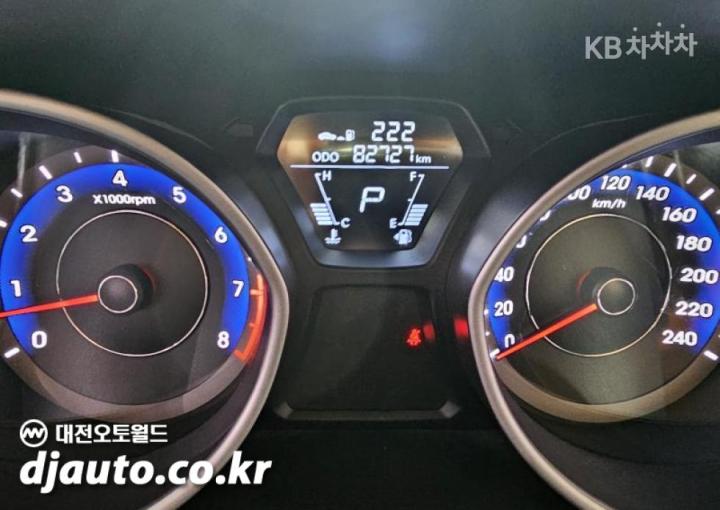 Hyundai Avante MD M16 GDi LUXURY 8