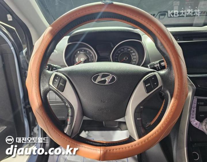 Hyundai Avante MD M16 GDi LUXURY 9