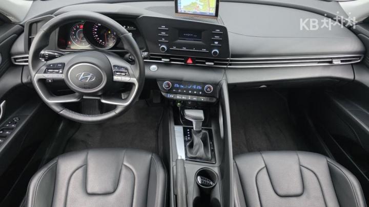 Hyundai Avante CN7 1.6 Gasoline Modern 6