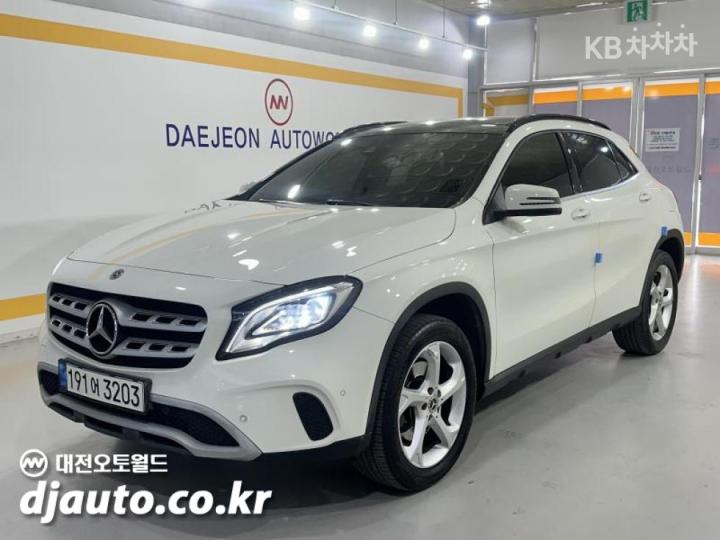 Mercedes-Benz GLA-Class X156 GLA220 Base Type 2