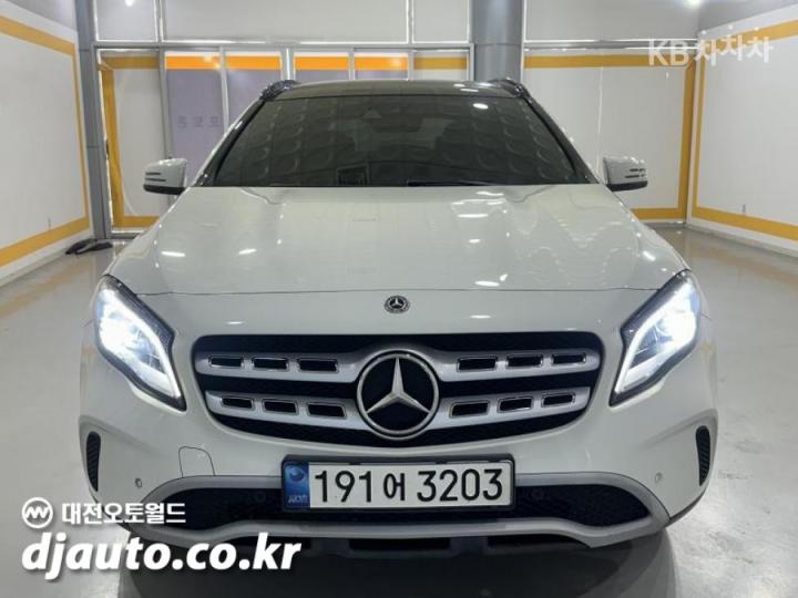 Mercedes-Benz GLA-Class X156 GLA220 Base Type 3