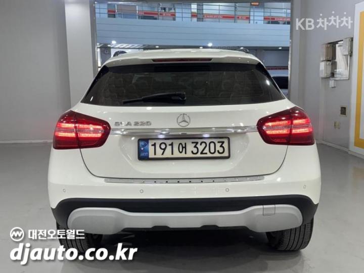 Mercedes-Benz GLA-Class X156 GLA220 Base Type 4