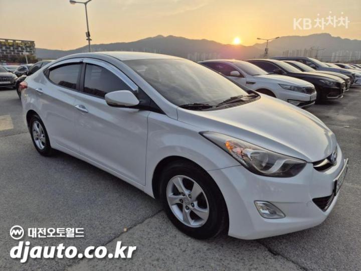 Hyundai Avante MD M16 GDi LUXURY 3