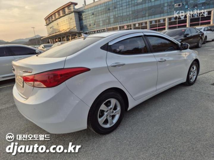 Hyundai Avante MD M16 GDi LUXURY 7