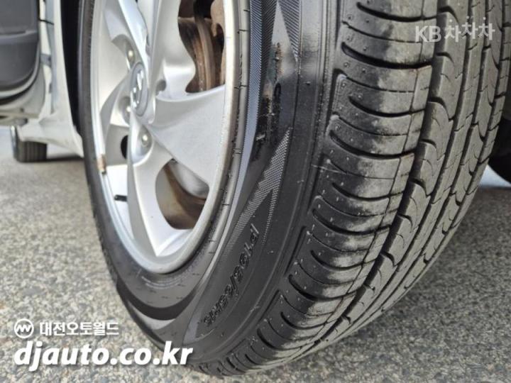 Hyundai Avante MD M16 GDi LUXURY 9