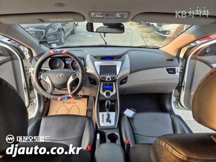 Hyundai Avante MD M16 GDi LUXURY 10