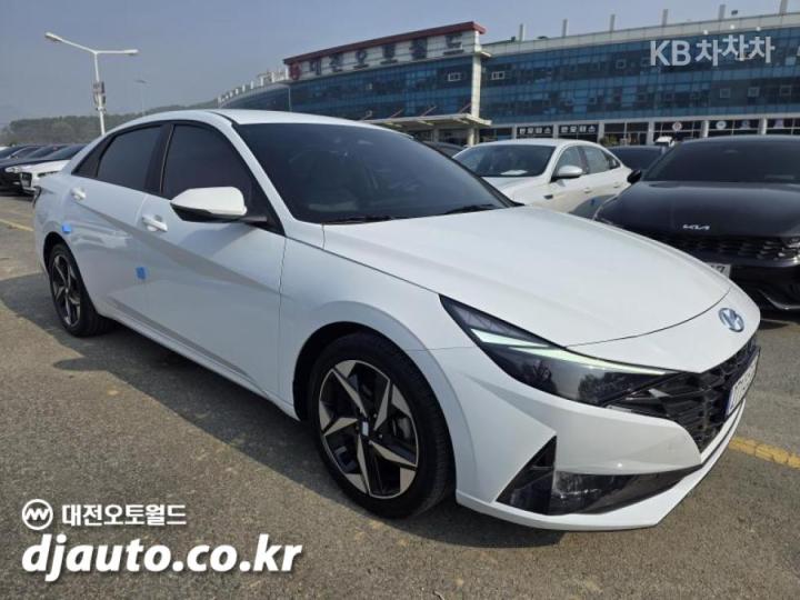 Hyundai Avante CN7 1.6 Gasoline Modern 3
