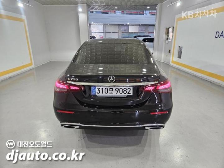 Mercedes-Benz E-Class W213 E250 Exclusive 5