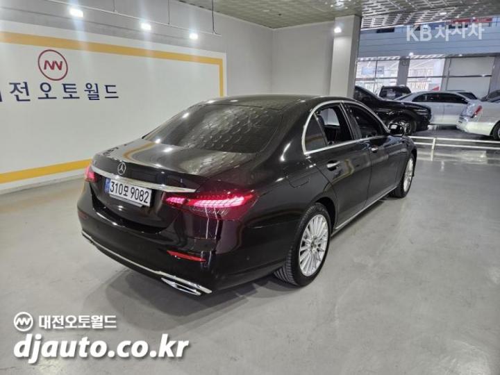 Mercedes-Benz E-Class W213 E250 Exclusive 6