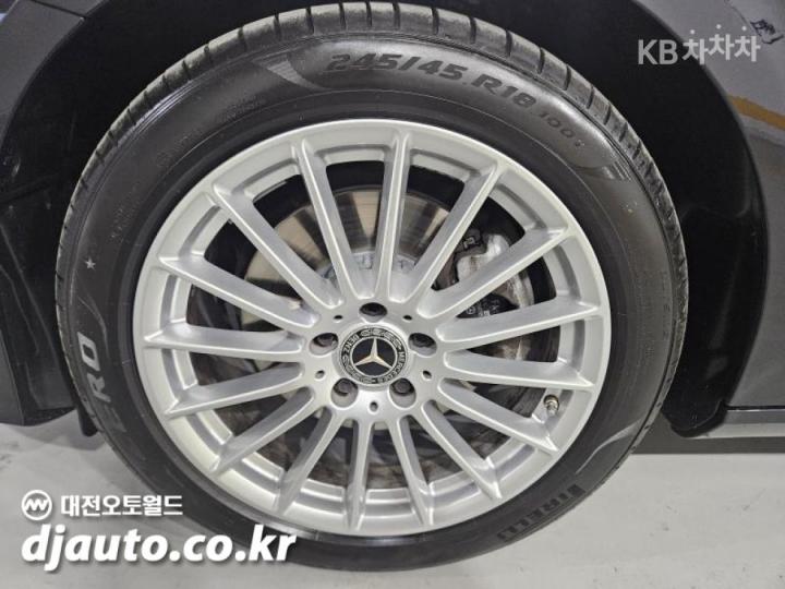 Mercedes-Benz E-Class W213 E250 Exclusive 8