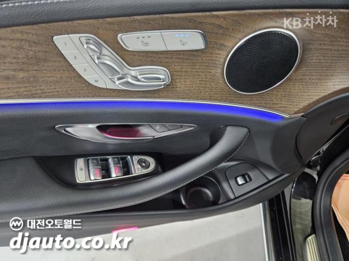 Mercedes-Benz E-Class W213 E250 Exclusive 10
