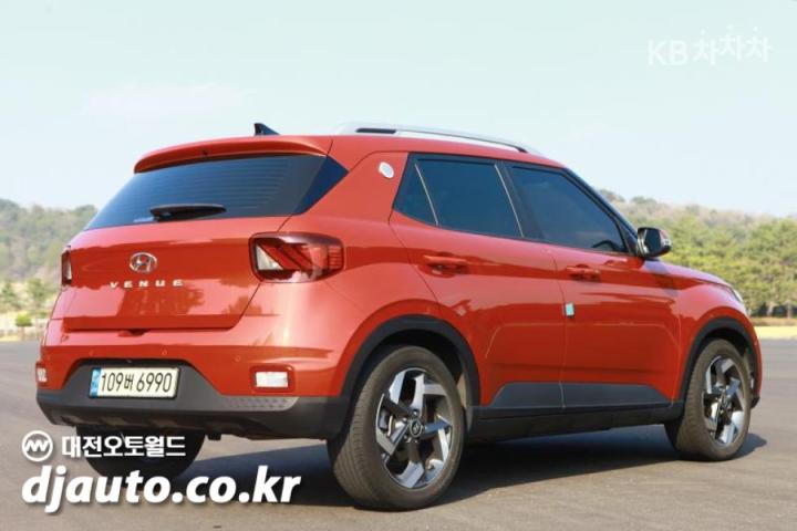 Hyundai Venue Gasoline 1.6 FLUX 5