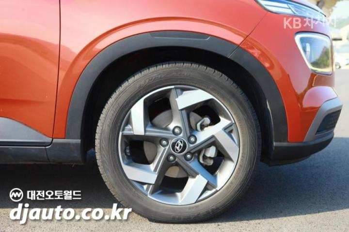 Hyundai Venue Gasoline 1.6 FLUX 7