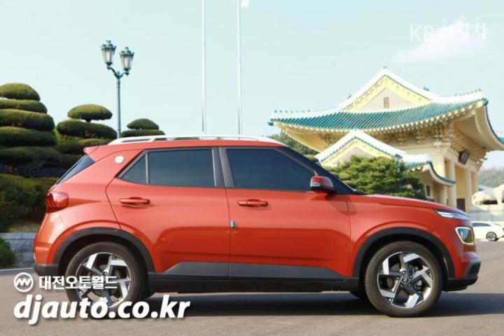 Hyundai Venue Gasoline 1.6 FLUX 8