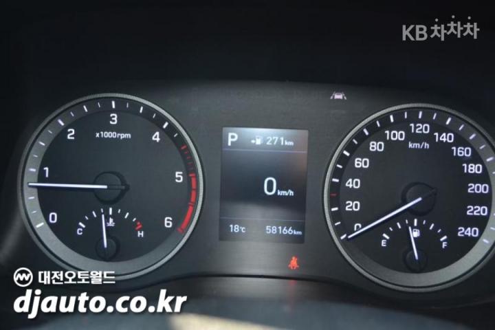 Hyundai Tucson Diesel e-VGT R 2.0 2WD Smart 8