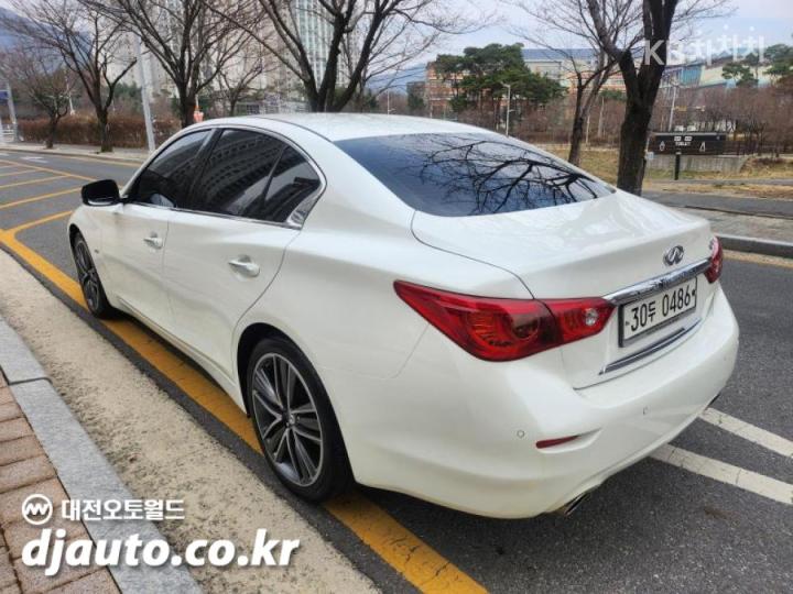 Infiniti Q50 2.2d Premium 9