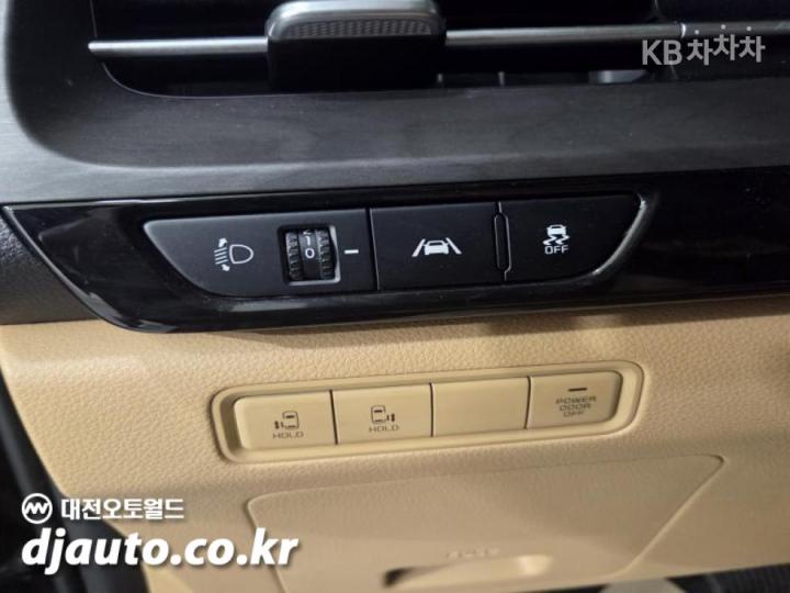 Kia Carnival D2.2 Prestige 9