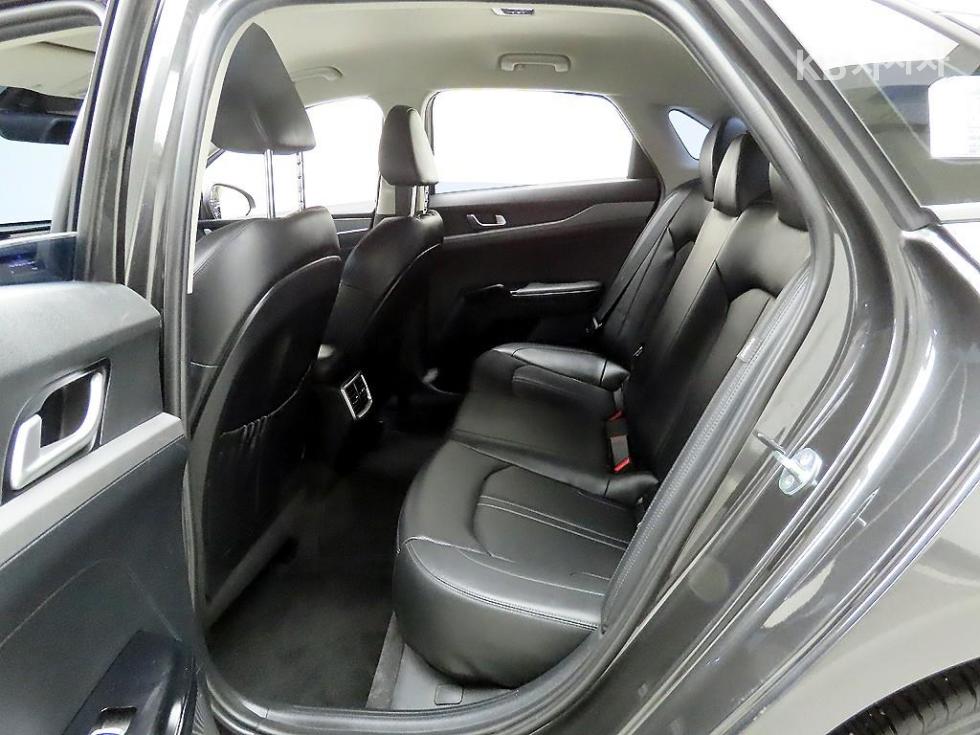 2021 - kia k5