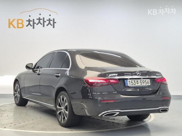 Mercedes-Benz E-Class W213 E300e 4MATIC Exclusive 3