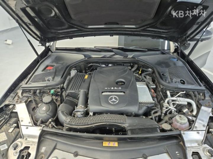 Mercedes-Benz E-Class W213 E300e 4MATIC Exclusive 6