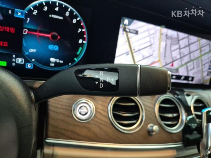 Mercedes-Benz E-Class W213 E300e 4MATIC Exclusive 9