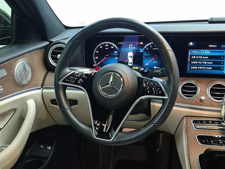 Mercedes-Benz E-Class W213 E300e 4MATIC Exclusive 10