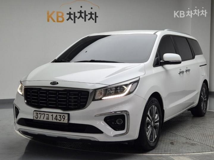 Kia Carnival 2.2 Diesel Luxury 2