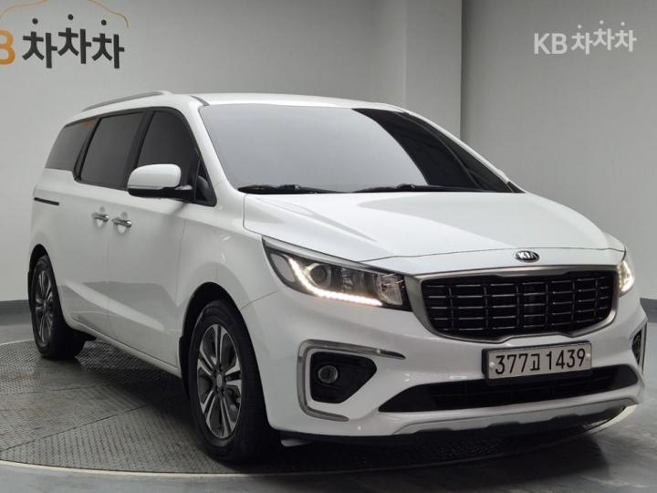 Kia Carnival 2.2 Diesel Luxury 5