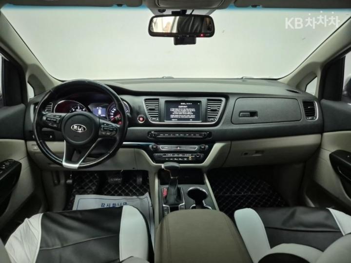 Kia Carnival 2.2 Diesel Luxury 8