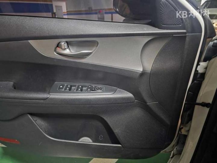 Kia K3 1.6 Gasoline Standard 9