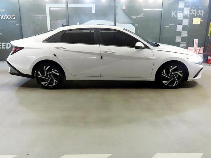 Hyundai Avante CN7 1.6 Gasoline Inspiration 4