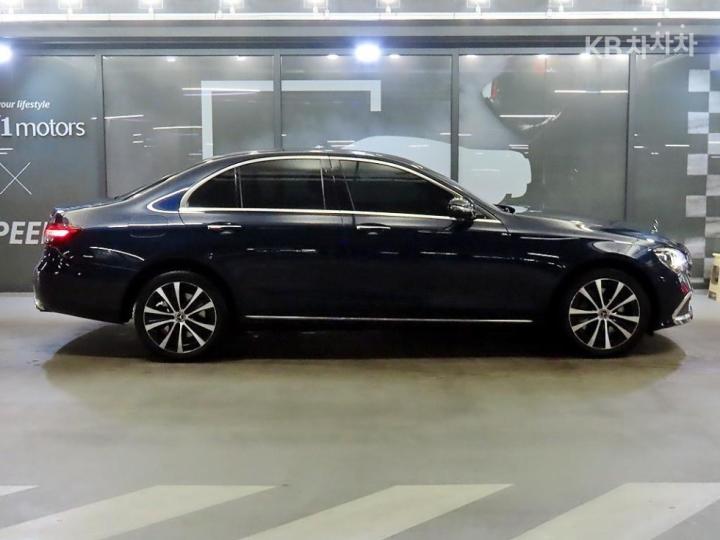 Mercedes-Benz E-Class W213 E300e 4MATIC Exclusive 4