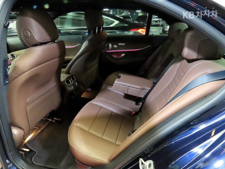 Mercedes-Benz E-Class W213 E300e 4MATIC Exclusive 8