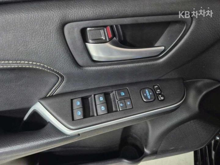 Toyota Camry New 2.5 XLE 9