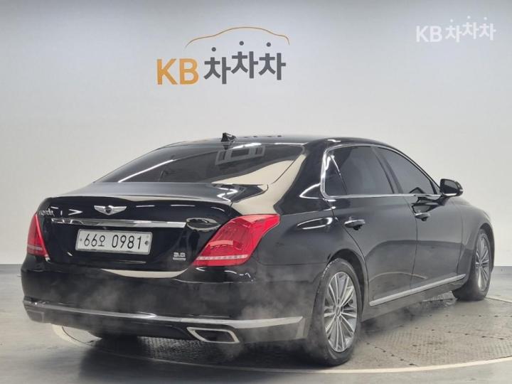 Genesis EQ900 3.8 GDI AWD Premium Luxury 4