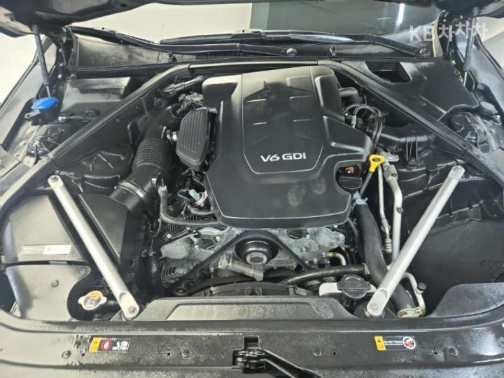 Genesis EQ900 3.8 GDI AWD Premium Luxury 6