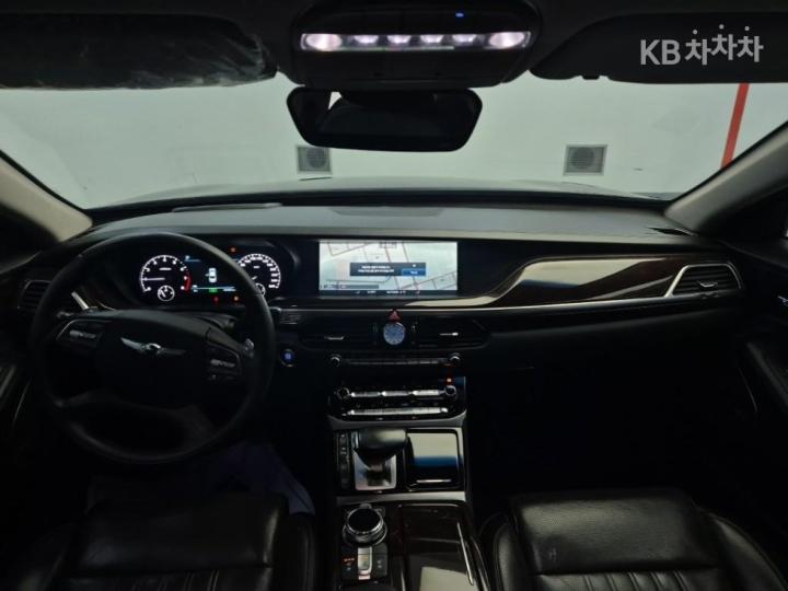 Genesis EQ900 3.8 GDI AWD Premium Luxury 8