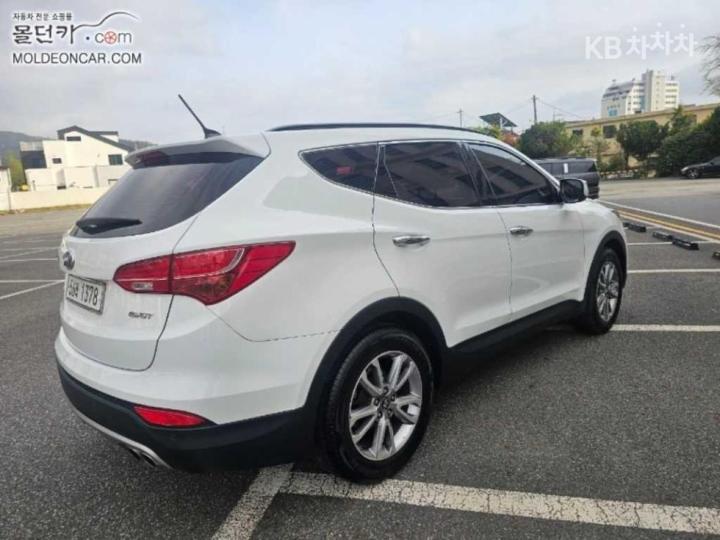 Hyundai Santa Fe DM R2.0 2WD PREMIUM Base Type 5