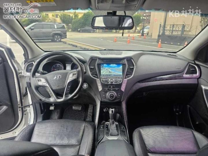 Hyundai Santa Fe DM R2.0 2WD PREMIUM Base Type 7