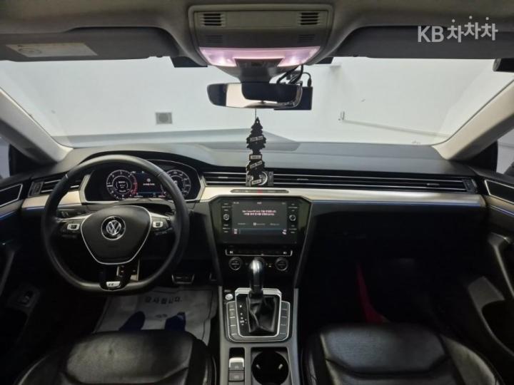 Volkswagen Arteon 2.0 TDI Prestige 8