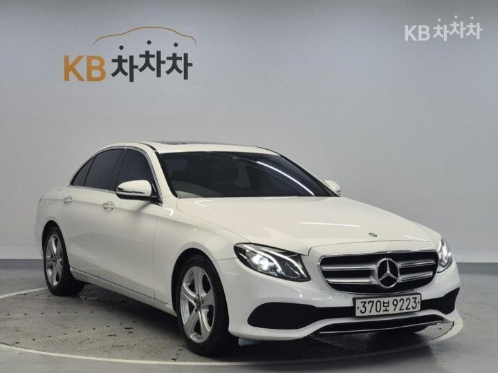 Mercedes-Benz E-Class W213 E200 Avantgarde 5