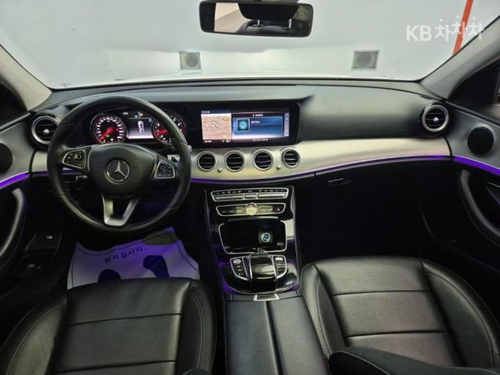 Mercedes-Benz E-Class W213 E200 Avantgarde 8