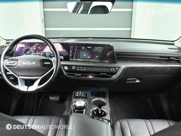Kia K8 2.5 Gasoline Noblesse 8