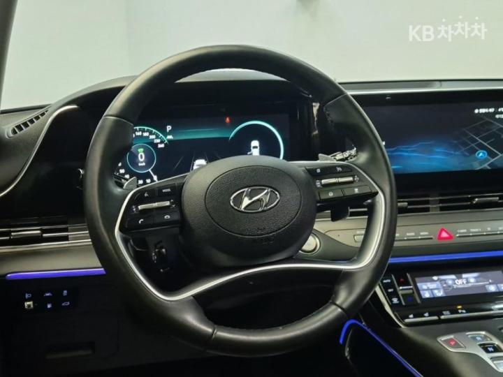 Hyundai Grandeur Hybrid 2.4 Exclusive 10